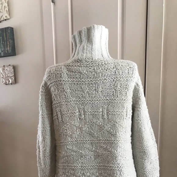 Women’s MODA International Turtleneck Sweater - Picture 3 of 7